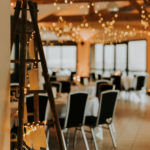 Décoration pour une salle de mariage en hiver au lac des Graves dans le Cantal