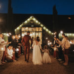 Entrée des mariés lors de leur mariage aux gîtes du berger